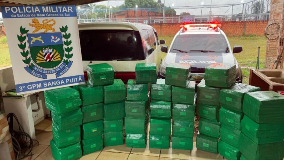 Ve&iacute;culo que levava uma tonelada de maconha &eacute; apreendido e motorista preso