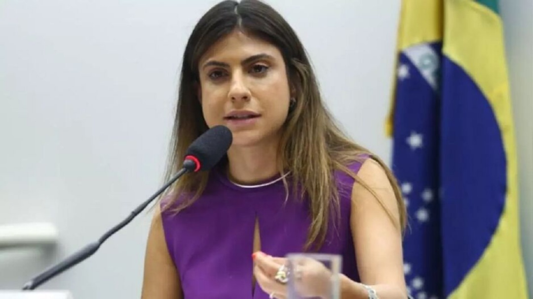 Camila nega agress&atilde;o e diz ter reagido a &#039;empurra-empurra&#039; com Nikolas 