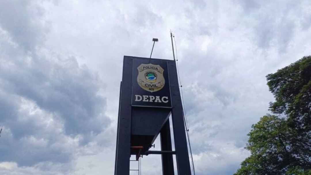 Jovem tem moto furtada no centro ap&oacute;s deix&aacute;-la estacionada por 30 minutos