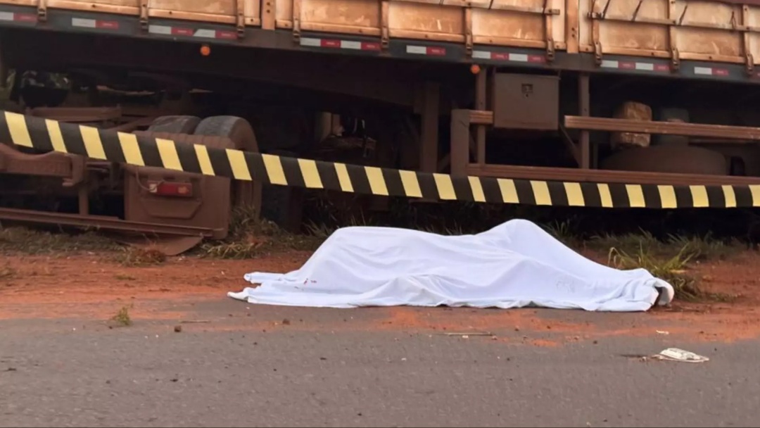 Carreta bate em carro parado na MS-134 e motorista morre em rodovia de Mato Grosso do Sul