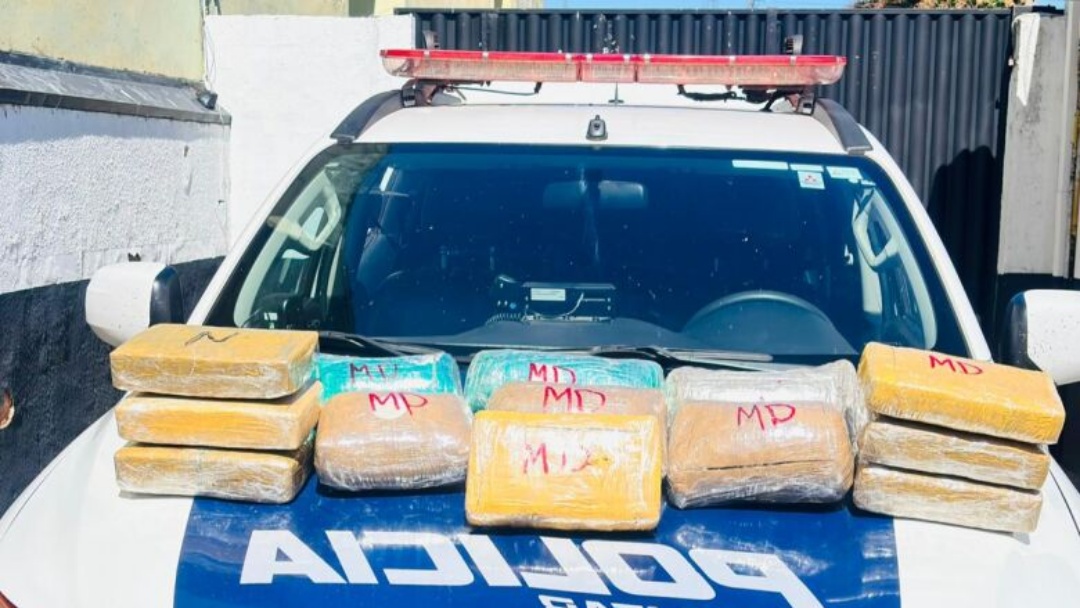 Polícia apreende mais de 13 quilos de maconha em veículo de aplicativo