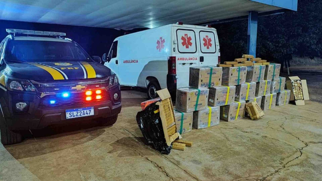 PRF apreende mais de 600 kg de maconha em ambul&acirc;ncia 