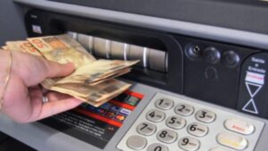 Banco Central: Pessoas f&iacute;sicas e empresas tem R$ 10,5 bilh&otilde;es parados em bancos