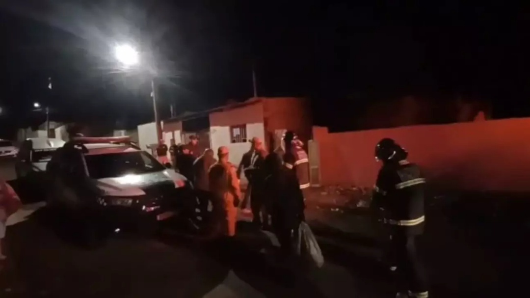 Morto queimado dentro de casa fez fogueira para se aquecer no Jardim Colibri