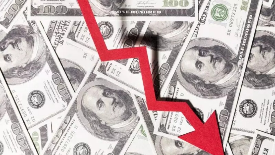 D&oacute;lar fecha no menor patamar em 14 meses 