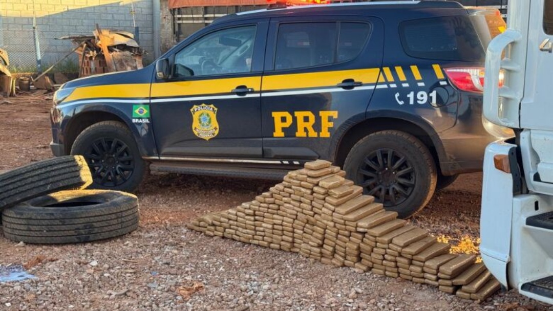 Pol&iacute;cia apreende celulares e maconha que seriam levados para SP