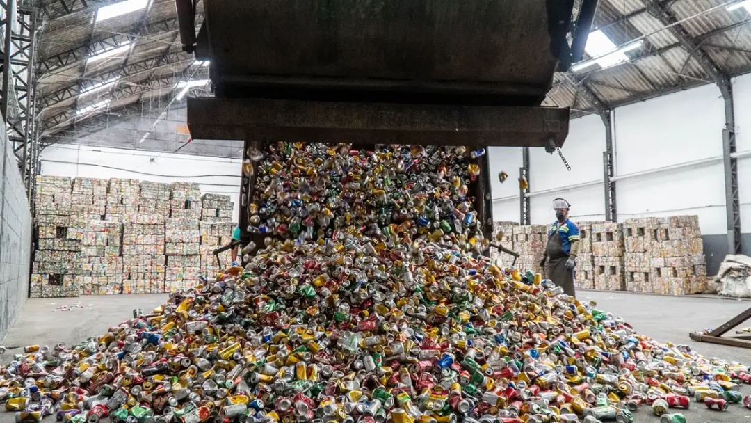Brasil reciclou 97,3% das latinhas de alum&iacute;nio em 2024