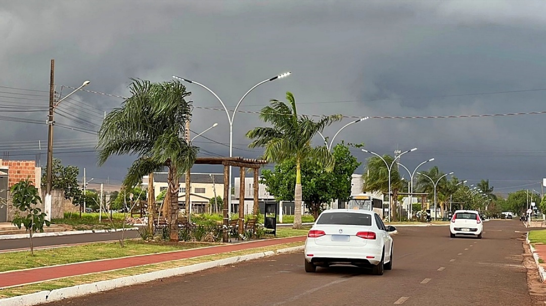 Chuva na madrugada traz al&iacute;vio e ameniza calor&atilde;o em Sidrol&acirc;ndia nesta quarta-feira