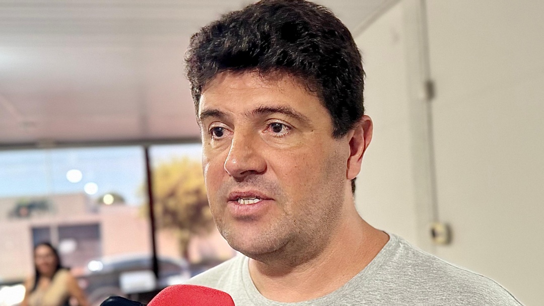 Prefeito defende produtividade, avalia ponto eletr&ocirc;nico e justifica gratifica&ccedil;&otilde;es