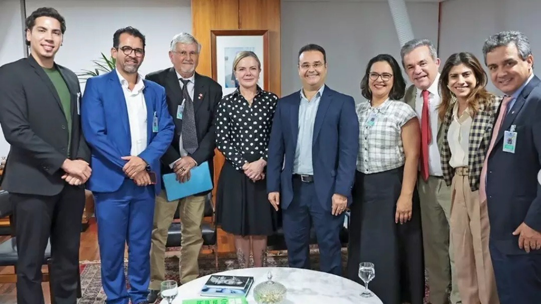 F&aacute;bio Trad oficializa filia&ccedil;&atilde;o ao PT ao lado de parlamentares 