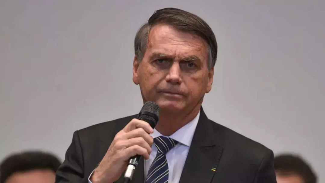 Defesa de Bolsonaro tem at&eacute; &agrave;s 20h34 para explicar a Moraes plano de asilo 