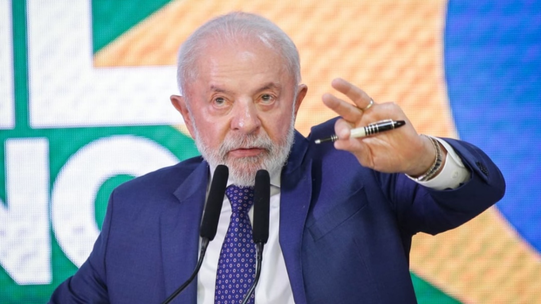 Lula ironiza Bolsonaro sobre tornozeleira