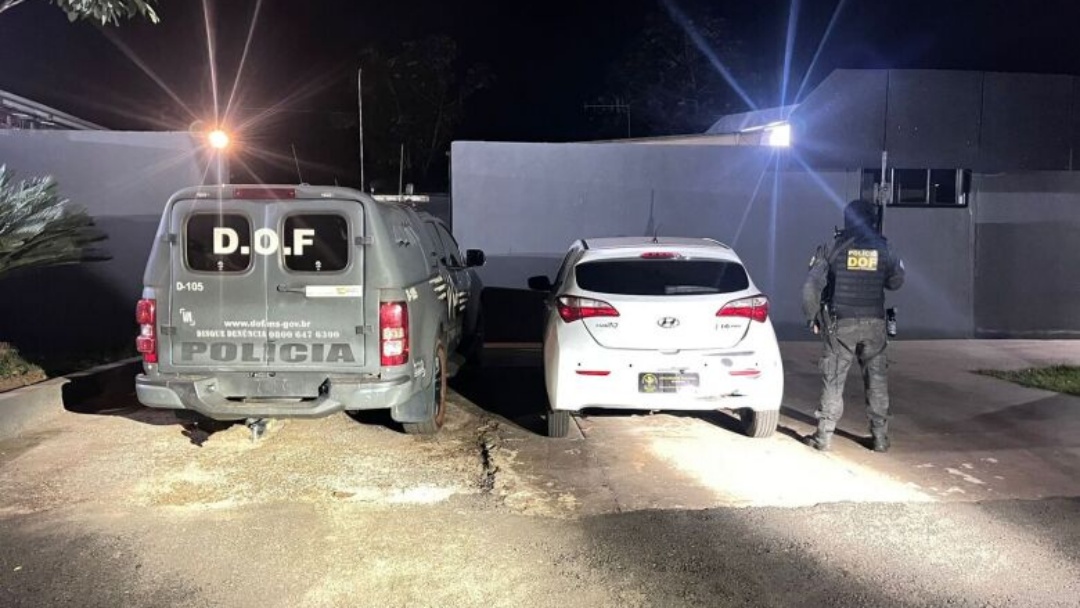 Motorista foge de abordagem e abandona carro furtado em SP