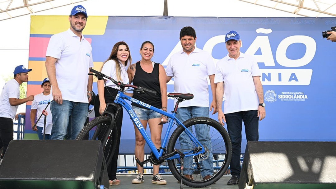 Ação Cidadania atrai mais de 4,2 mil pessoas e presta 6,6 mil atendimentos na Praça Tancredo Neves