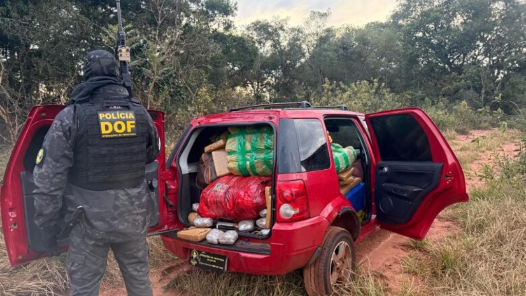 Carro furtado no RS com R$ 2 milhões em drogas é apreendido em MS
