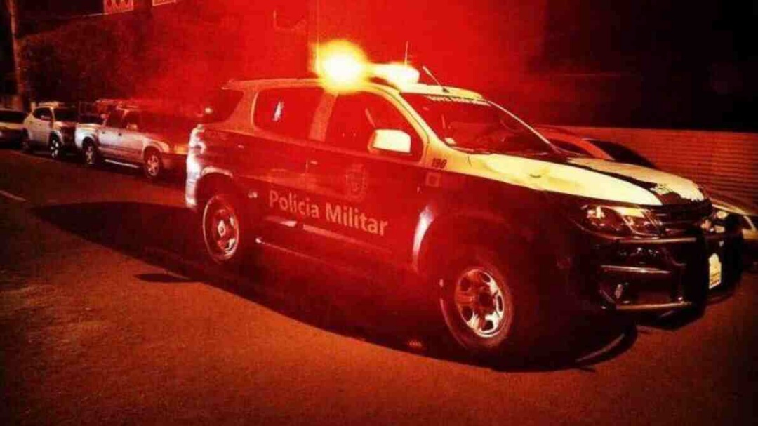 Motorista foge após atropelar e passar por cima de criança de 2 anos em praça