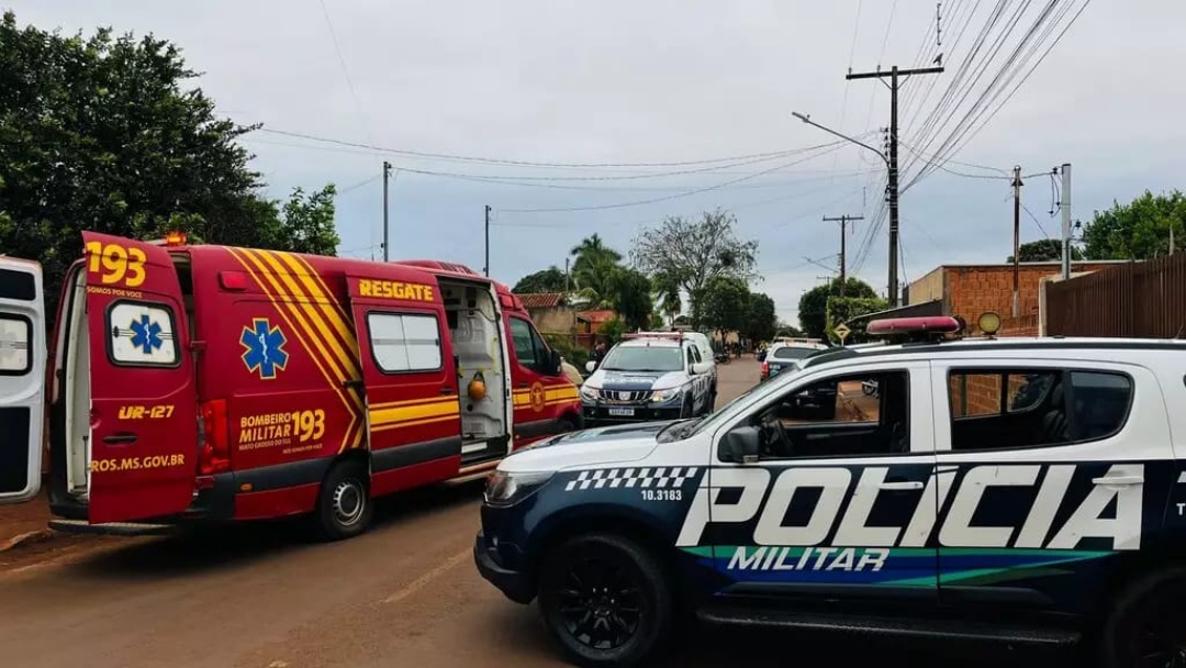 Homem que tentou desarmar PM &eacute; baleado na perna e permanece internado