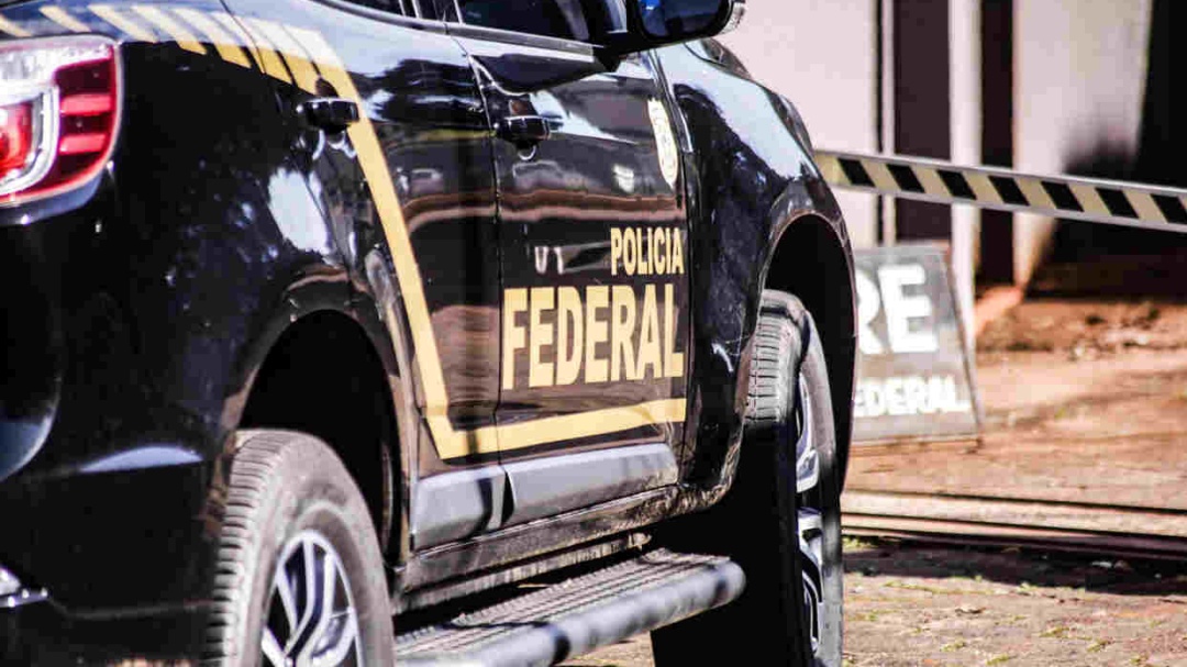 Homem &eacute; preso pela Pol&iacute;cia Federal por armazenar conte&uacute;do pornogr&aacute;fico infantojuvenil em Corumb&aacute;