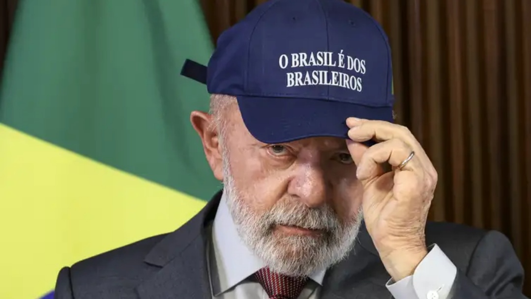 Governo federal muda slogan para &quot;Do lado do povo brasileiro&quot;