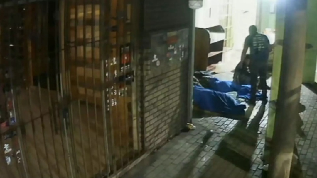 Suspeito de espancar idosos em situa&ccedil;&atilde;o de rua &eacute; preso em &Aacute;gua Clara