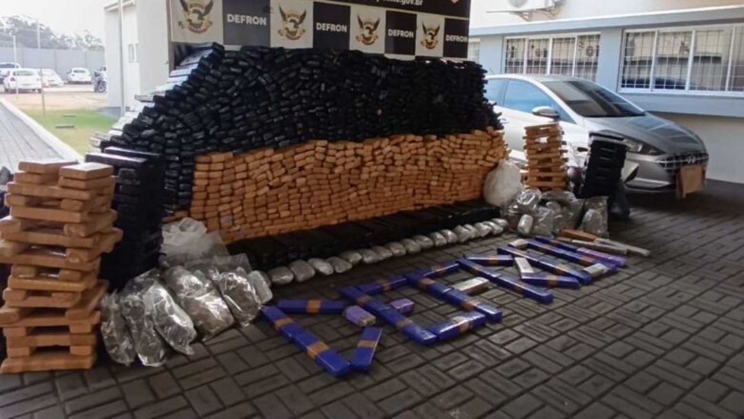 Opera&ccedil;&atilde;o fecha entreposto que escondia toneladas de maconha