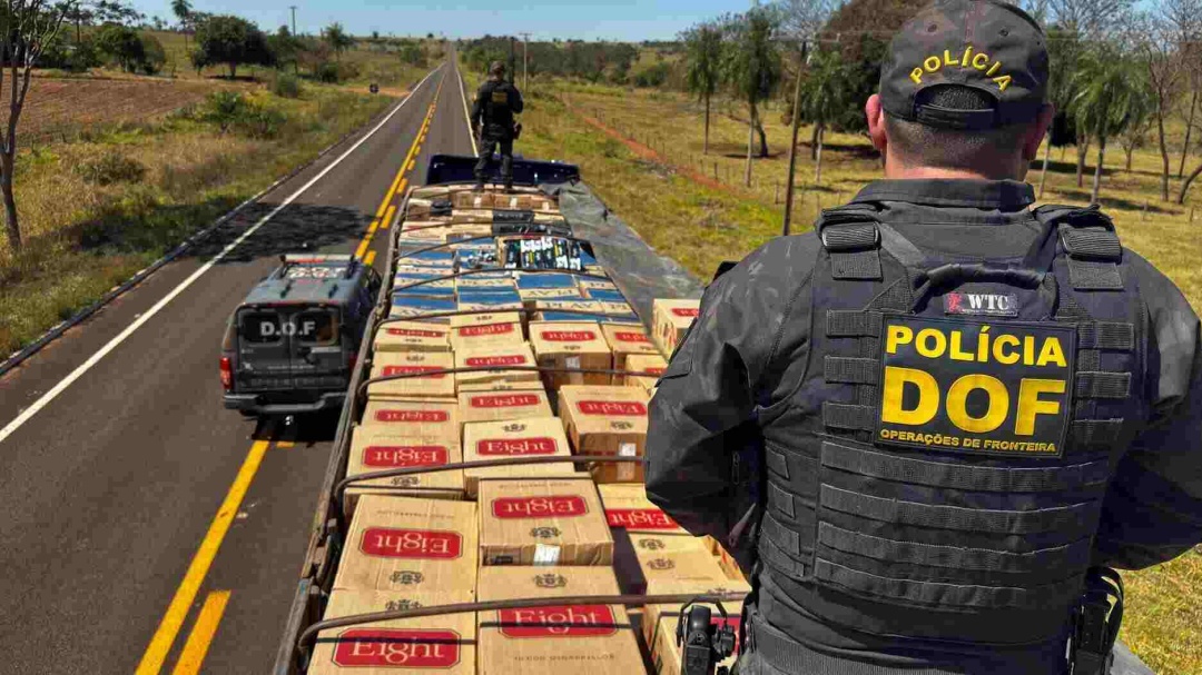 Carreta com mais de 12 mil pacotes de cigarros paraguaios &eacute; apreendida na MS-274 em Ang&eacute;lica