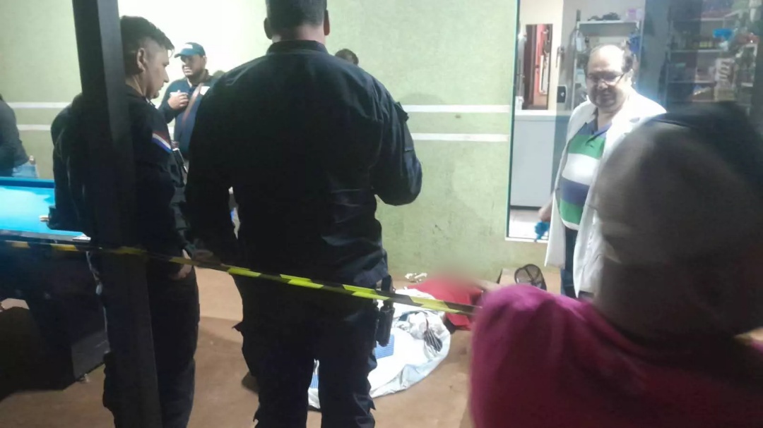 Rapaz &eacute; morto com tiros no rosto enquanto jogava sinuca em bar da fronteira com MS
