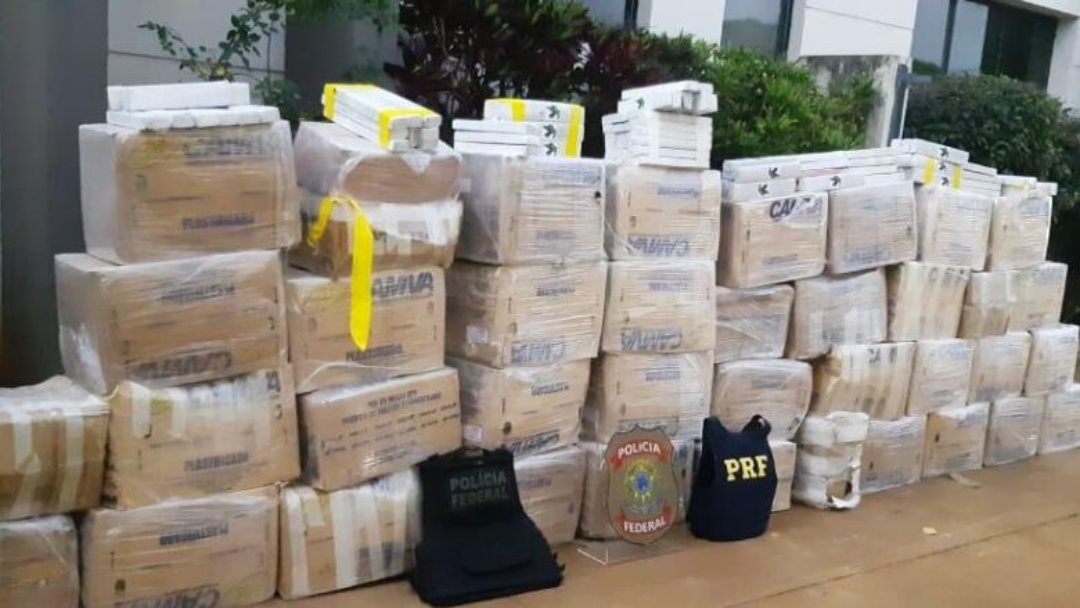 Motorista &eacute; preso tentando levar maconha em caminh&atilde;o furg&atilde;o at&eacute; SP