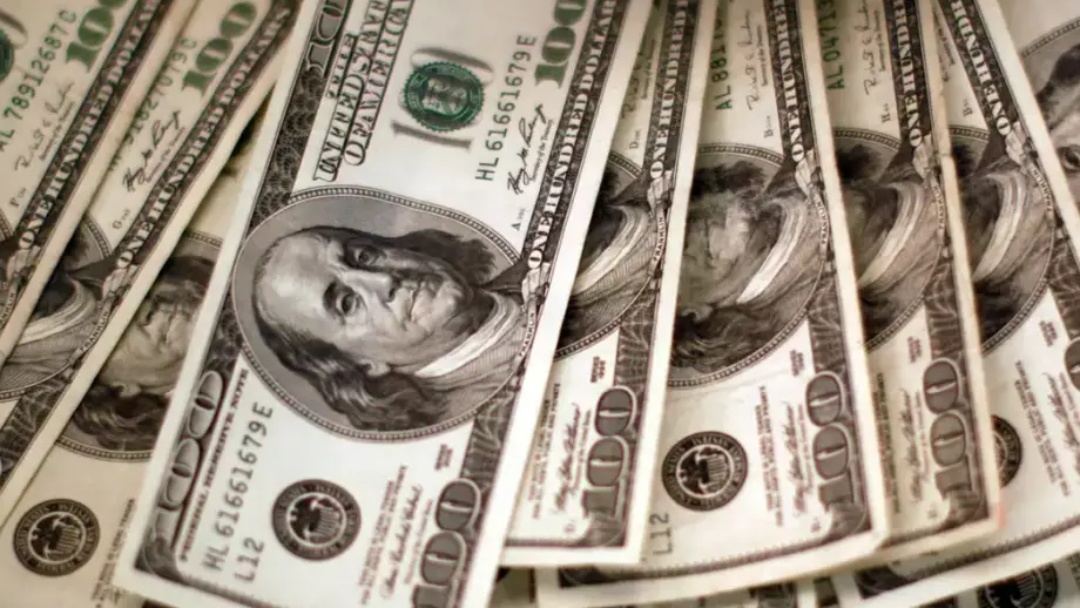 Ap&oacute;s perder for&ccedil;a, d&oacute;lar registra leve queda e fecha o preg&atilde;o desta sexta-feira a R$ 5,45