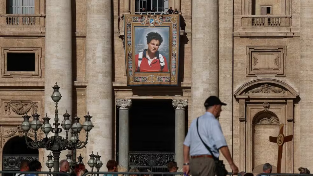 Entenda a diferen&ccedil;a e conhe&ccedil;a casos atribu&iacute;dos a Carlo Acutis