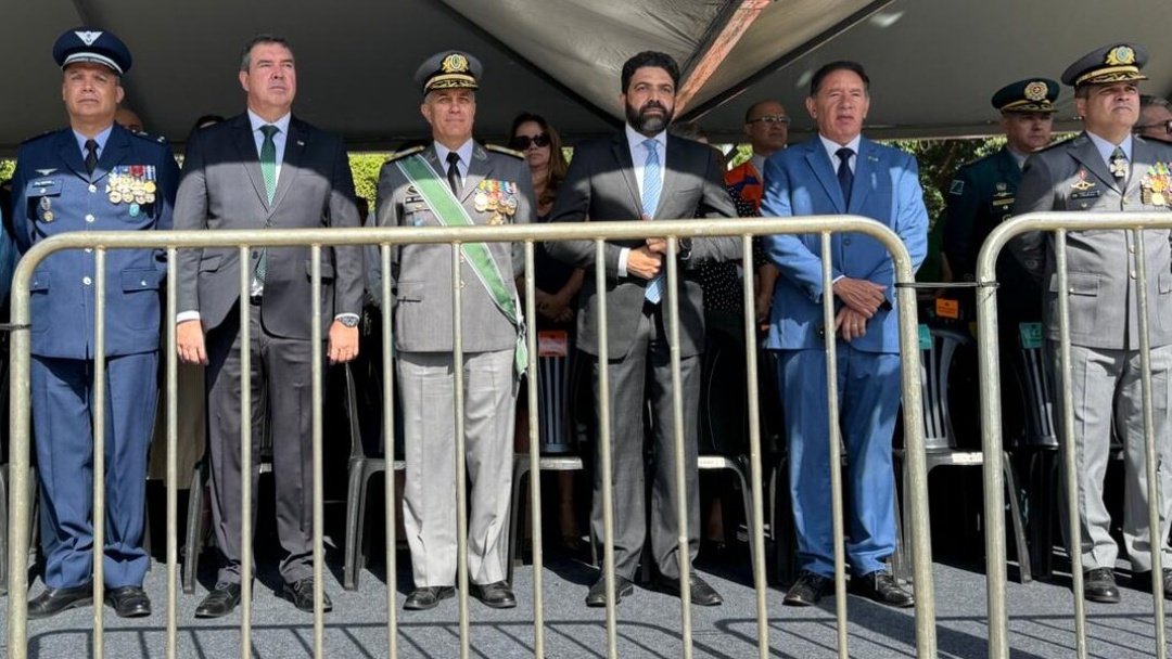 Gerson participa do desfile de 7 de Setembro e destaca a reflex&atilde;o sobre democracia e na&ccedil;&atilde;o