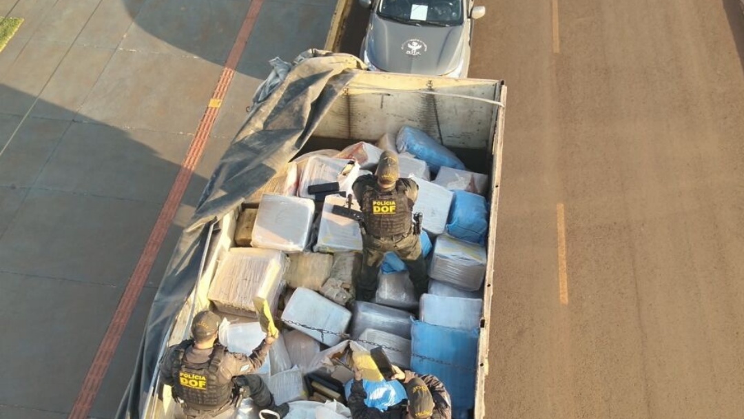 DOF apreende 3 toneladas de droga espalhadas em carga de cobre  