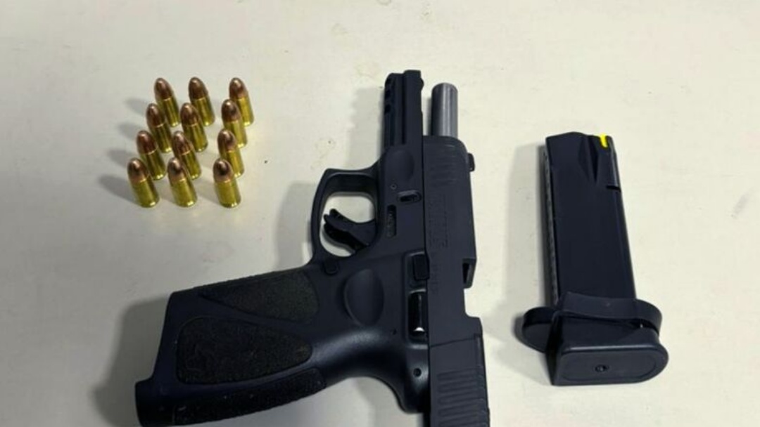 Motorista &eacute; flagrado com pistola durante abordagem em Dourados