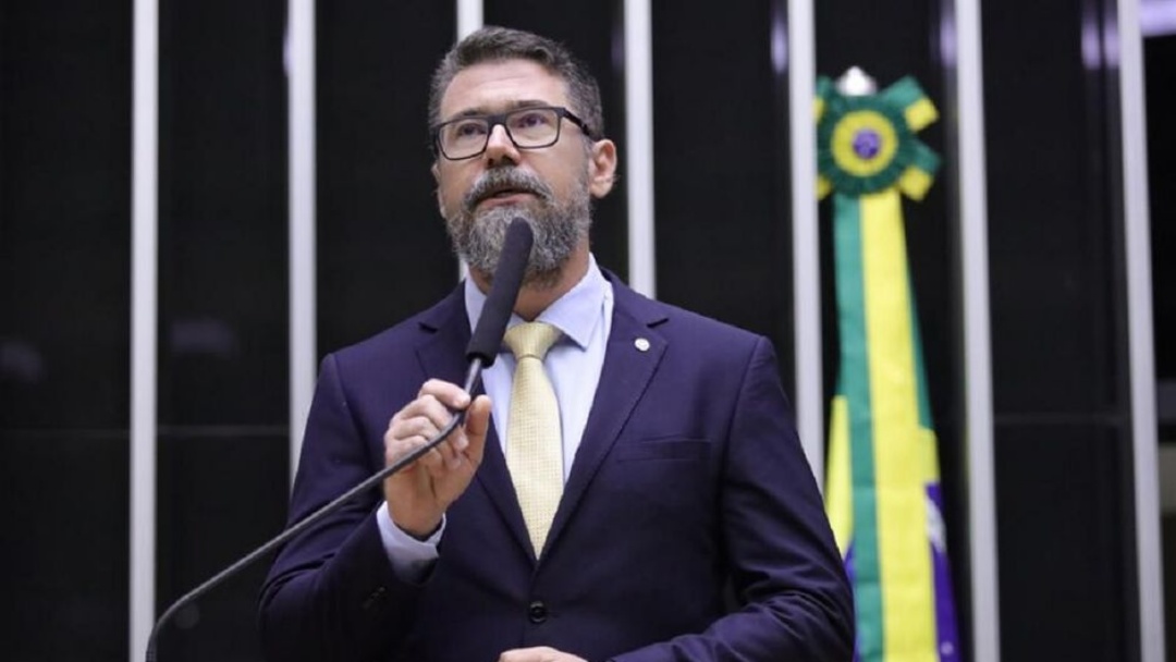 Pollon exige explicações do Governo Lula sobre armas nucleares