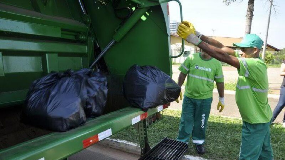 Homem atira contra garis ap&oacute;s se irritar com poeira em Tr&ecirc;s Lagoas