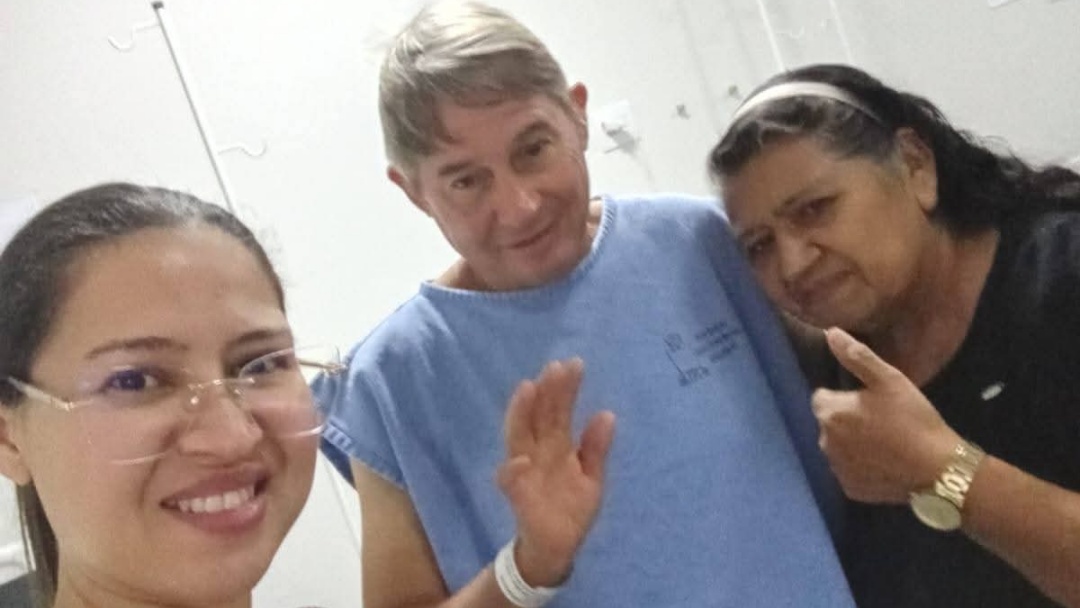 Pastor &eacute; atingido por bala perdida dentro de casa, passa por cirurgia e est&aacute; fora de perigo