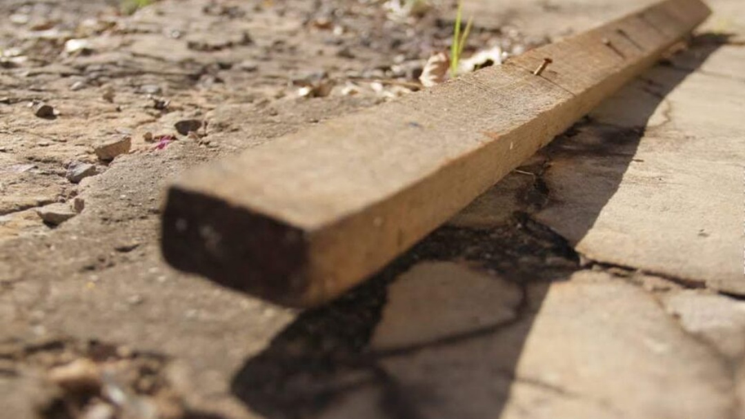 Incomodado com cantadas, jovem agride mulher trans com socos e pauladas no Alves Pereira 