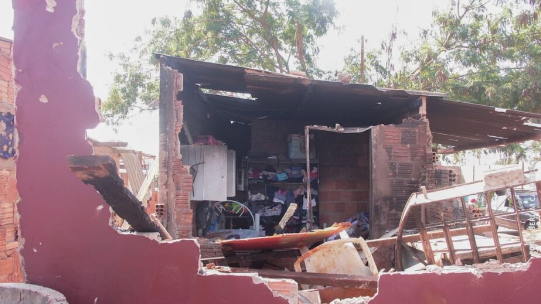 Suspeito de estupro teria feito mais de 6 v&iacute;timas antes de ter casa queimada  