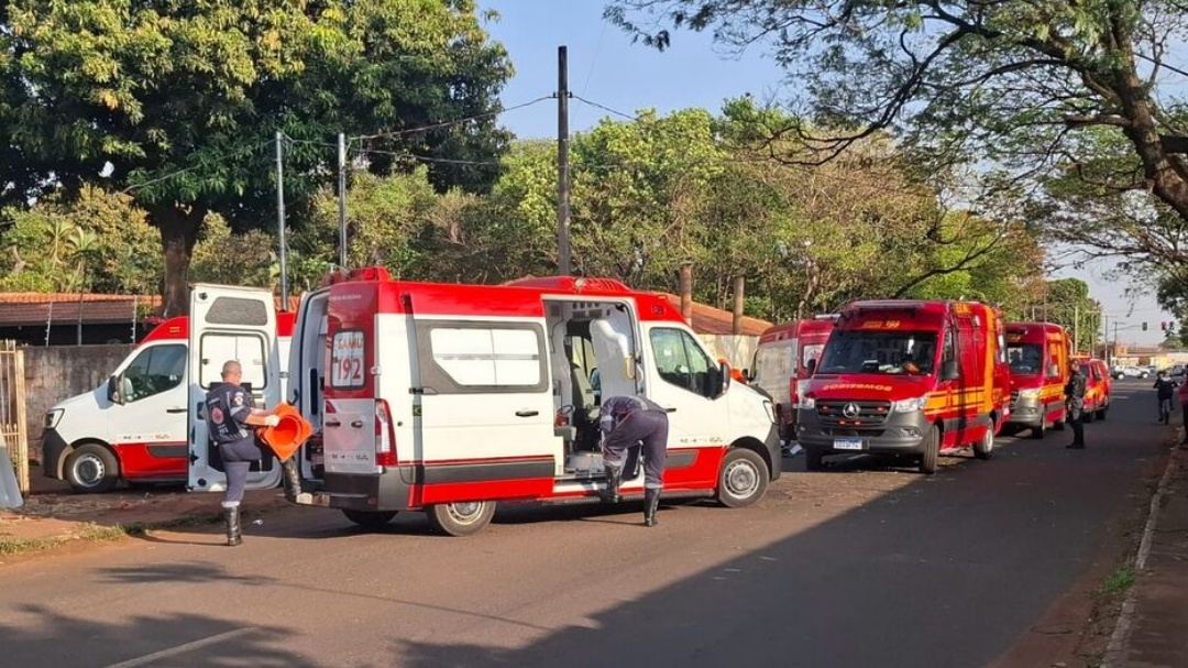 Moto era ocupada por quatro jovens antes de acidente grave na Rua da Divis&atilde;o  