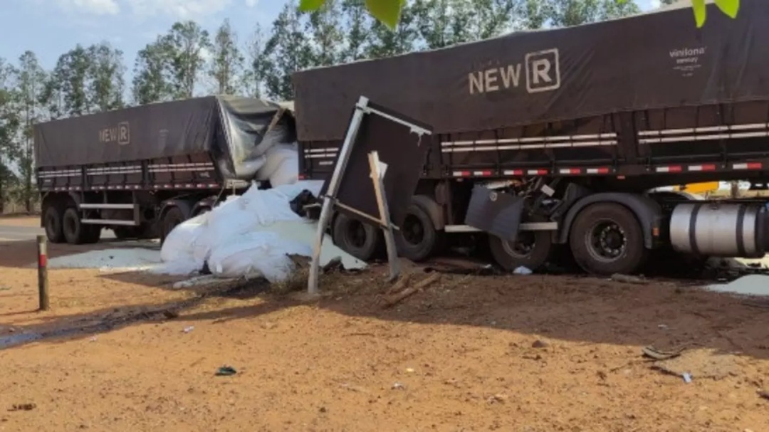 Acidente entre carretas deixa um morto na MS-320