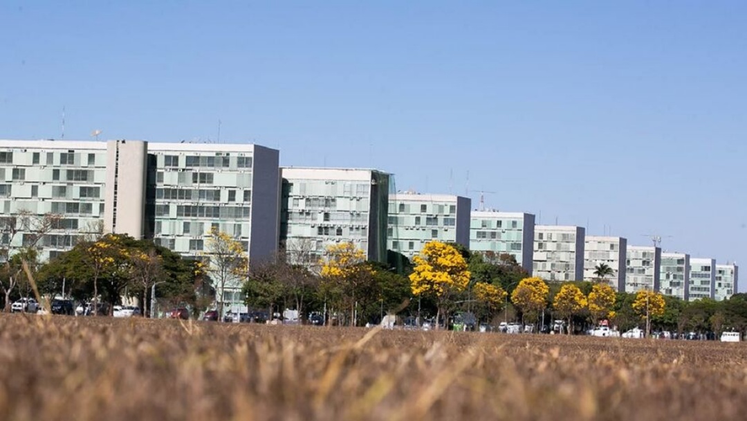 Uni&atilde;o Brasil d&aacute; 24h para filiados deixarem o governo Lula  