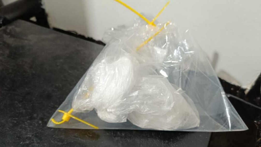 Preso do semiaberto &eacute; flagrado com coca&iacute;na e faz amea&ccedil;a de morte a policiais