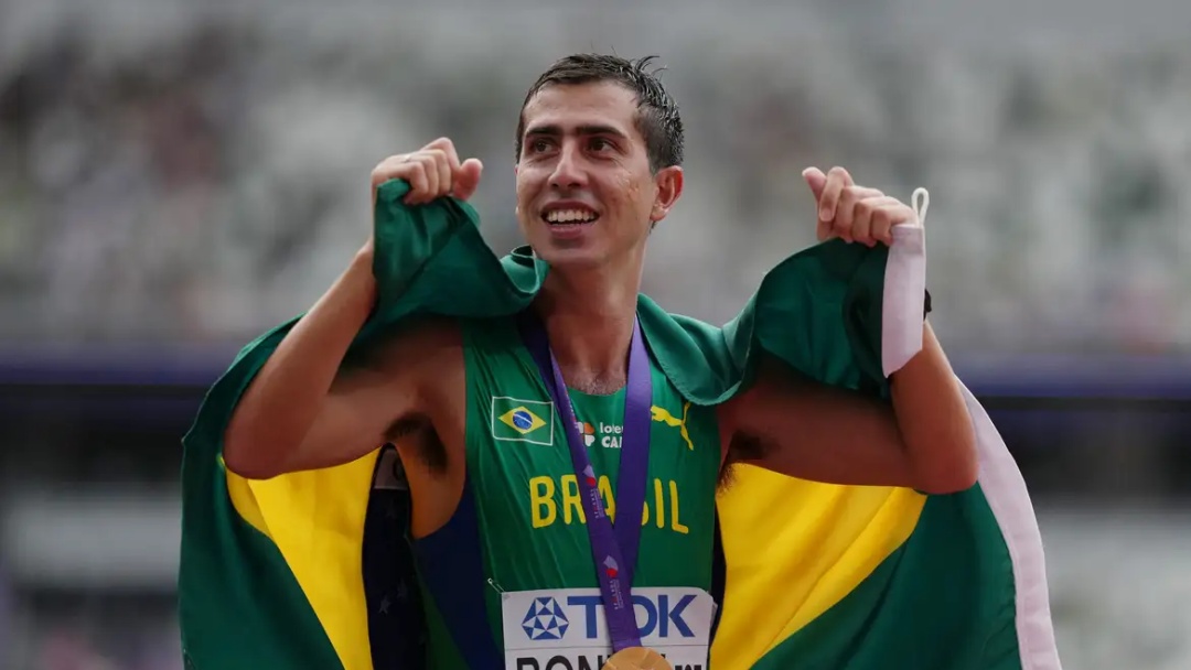 Caio Bonfim &eacute; campe&atilde;o mundial dos 20 km da marcha atl&eacute;tica em T&oacute;quio