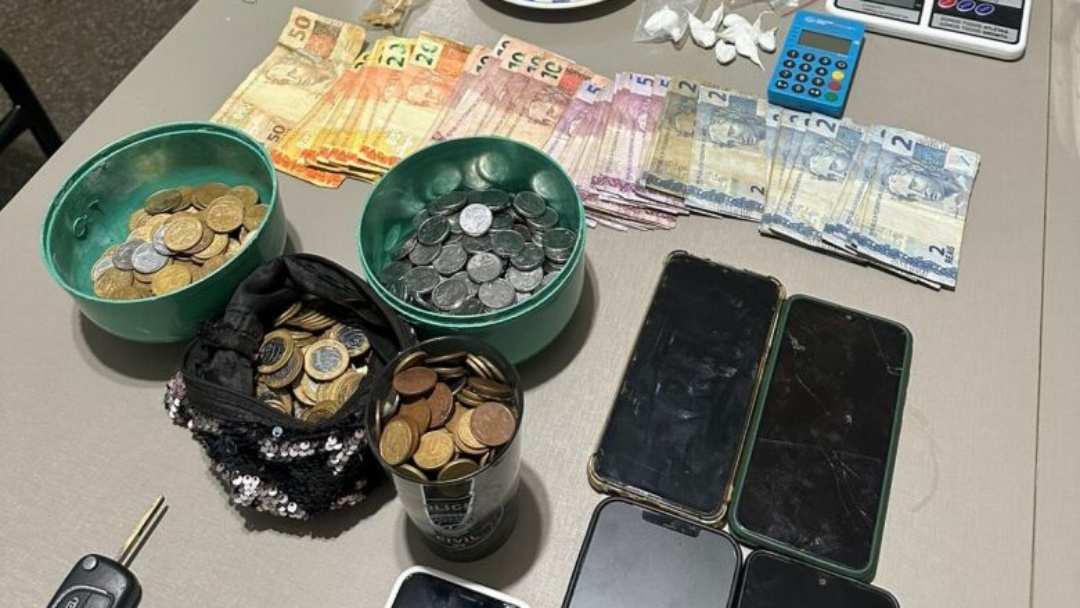 Opera&ccedil;&atilde;o termina com apreens&atilde;o de drogas e pris&atilde;o de mulher