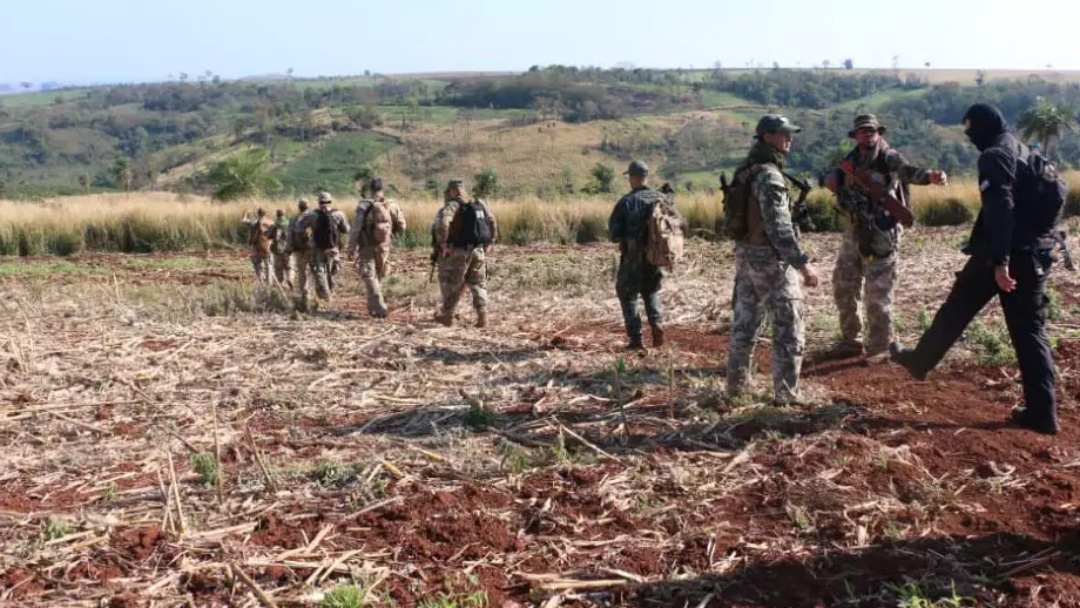 Brasil e Paraguai destroem 600 toneladas de maconha em ro&ccedil;as na fronteira com MS