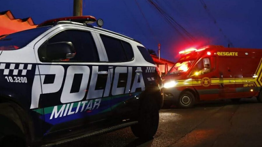 Homem em surto esfaqueia, arrasta v&iacute;tima e &#039;peita&#039; policiais no Autonomista   