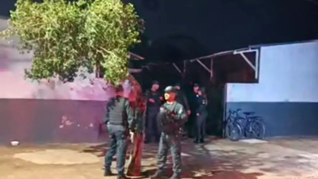 Homem morto em quitinetes de Dourados teria entrado na frente de arma do amigo