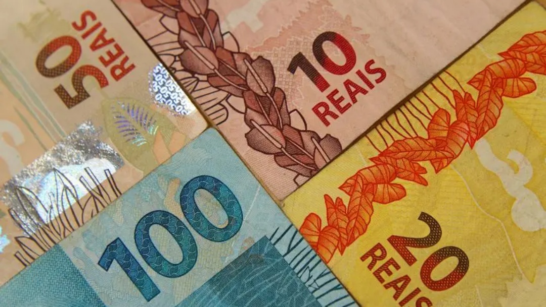 Endividamento das fam&iacute;lias cai a 48,6% em julho, diz BC