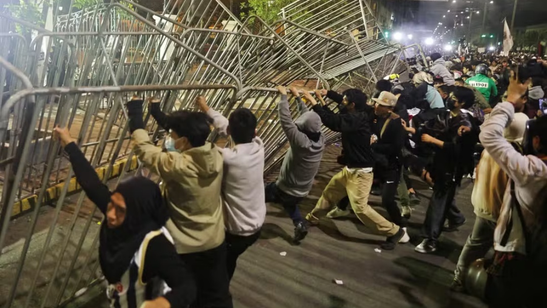  Protestos contra o governo no Peru deixam 19 pessoas feridas