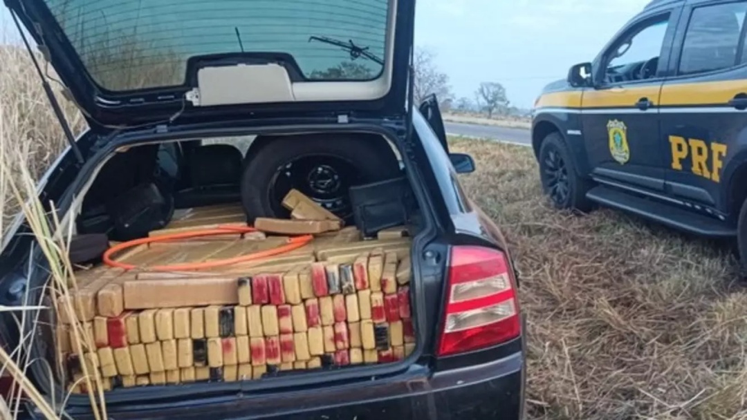 618 quilos de maconha s&atilde;o apreendidos ap&oacute;s persegui&ccedil;&atilde;o na BR-267